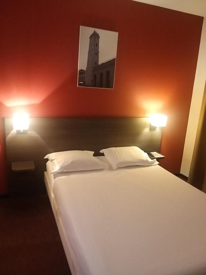 Studio Privatif Dans Hotel Residence Nimes Gare Exterior photo
